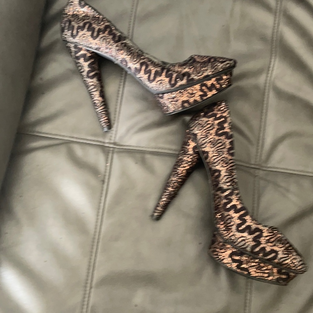 Very comfortable 4 1/2 inch heel platform shoes